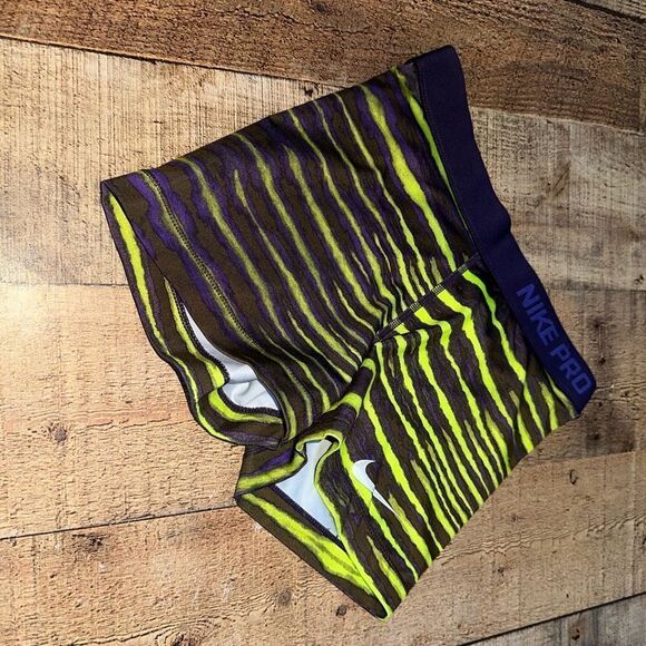 Nike Pro Nike Pro Dri Fit Women’s Shorts Purple Striped Size S - Picture 1 of 8